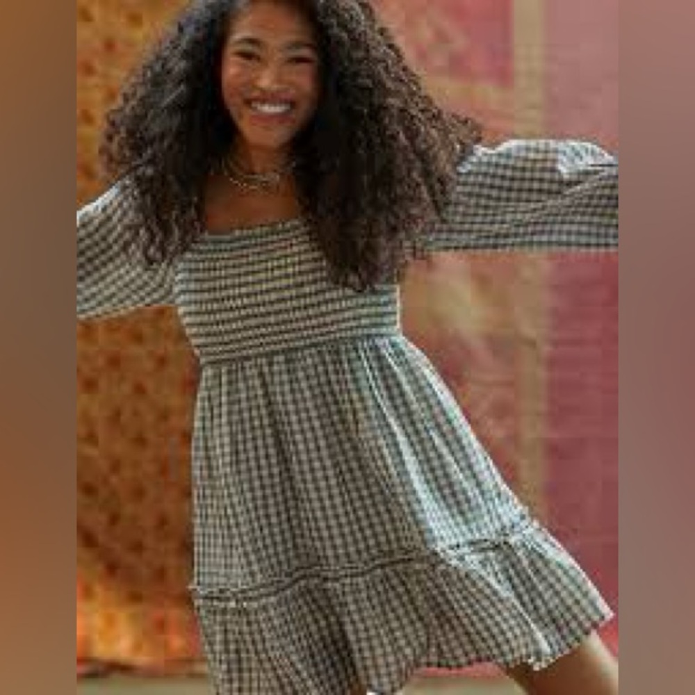 American eagle smocked plaid long sleeve dress with ruffle detail. Size XL